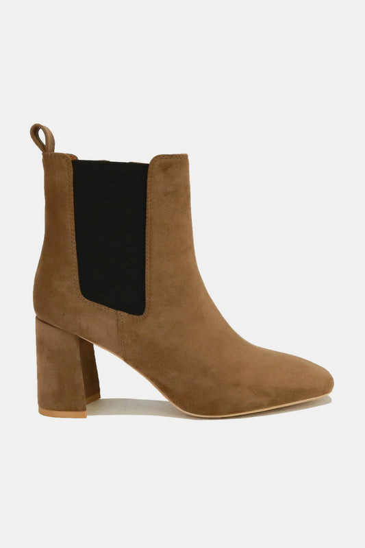 Heel Chelsea Boots